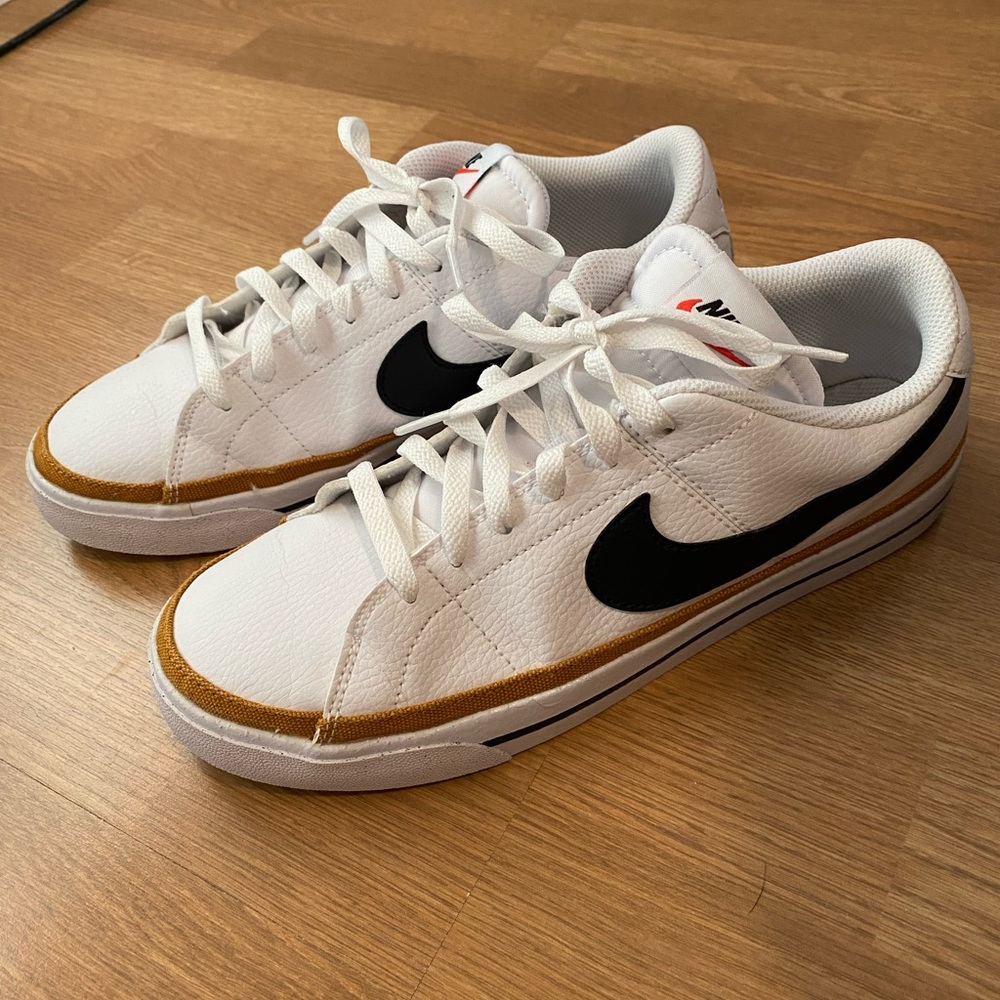 Nike Court Legacy